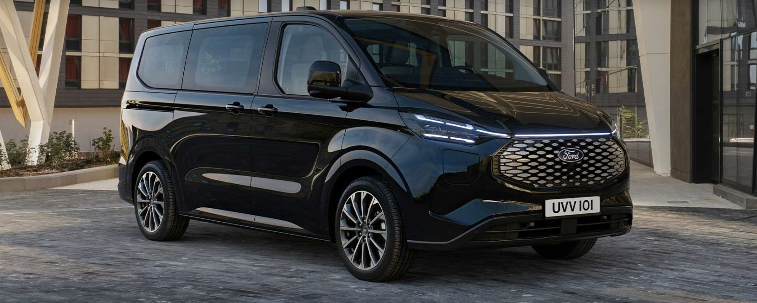 Ford PRO E-Tourneo Custom